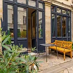 Guestready - Midcentury Maisonette In The 10Th