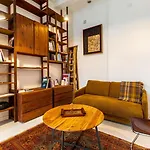 Guestready - Midcentury Maisonette In The 10Th