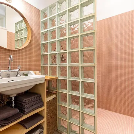 Appartamento Guestready - Midcentury Maisonette In The 10th Parigi